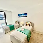 Prestige With Pool By Homing 拉哥斯