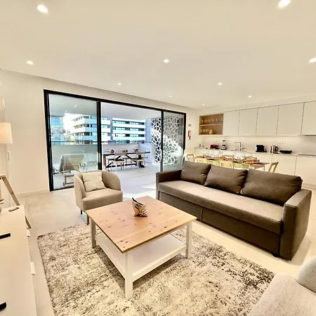 Prestige With Pool By Homing Apartmán *