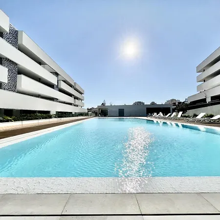Prestige With Pool By Homing Appartamento *