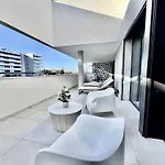 Prestige With Pool By Homing *