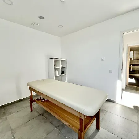 Prestige With Pool By Homing 拉哥斯