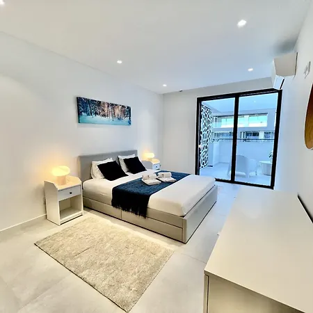 Prestige With Pool By Homing Apartment