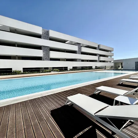 Prestige With Pool By Homing Apartment