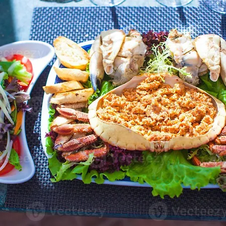 Prestige With Pool By Homing *