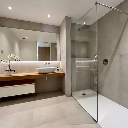 Prestige With Pool By Homing *