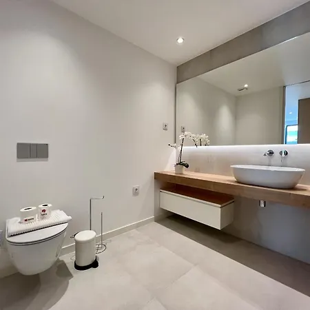 Prestige With Pool By Homing *