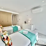 Prestige With Pool By Homing